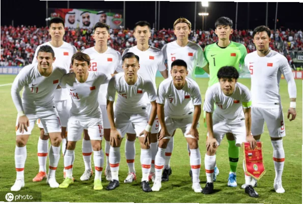 足球华裔球员入籍已成为中国足球寻求突破的关键策略。近年来